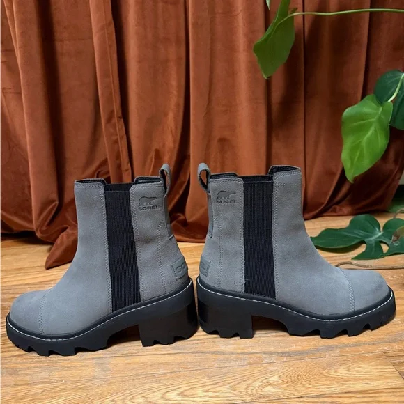 Sorel Gray Suede Chelsea Lug Ankle Boots with Black Elastic - Picture 2 of 4